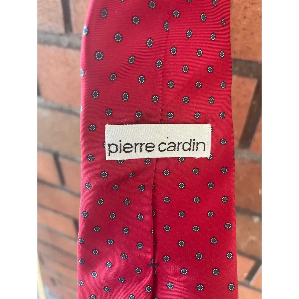 Pierre Cardin Mens Red Medallion Geometric‎ Pattern Classic Necktie Designer Tie